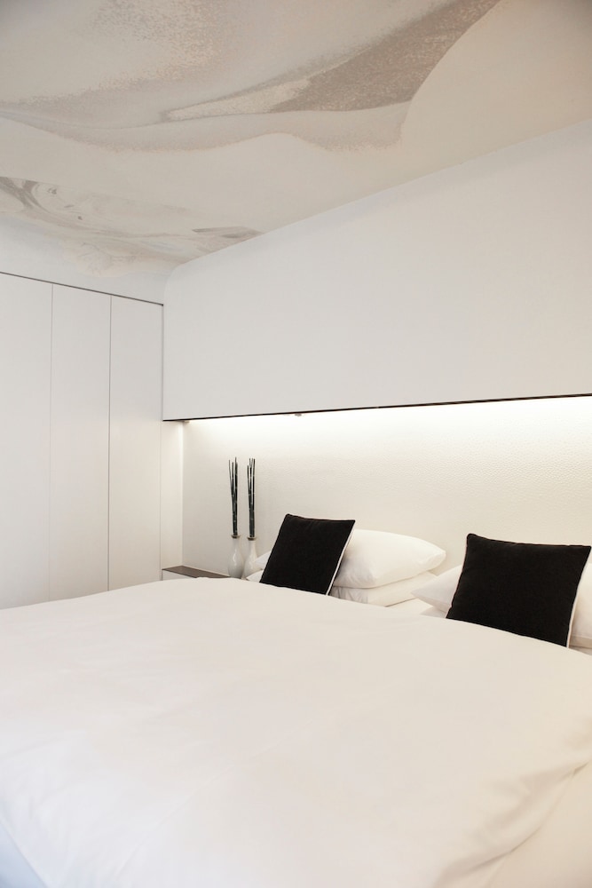 Design, Penthouse, King Bed, Courtyard View