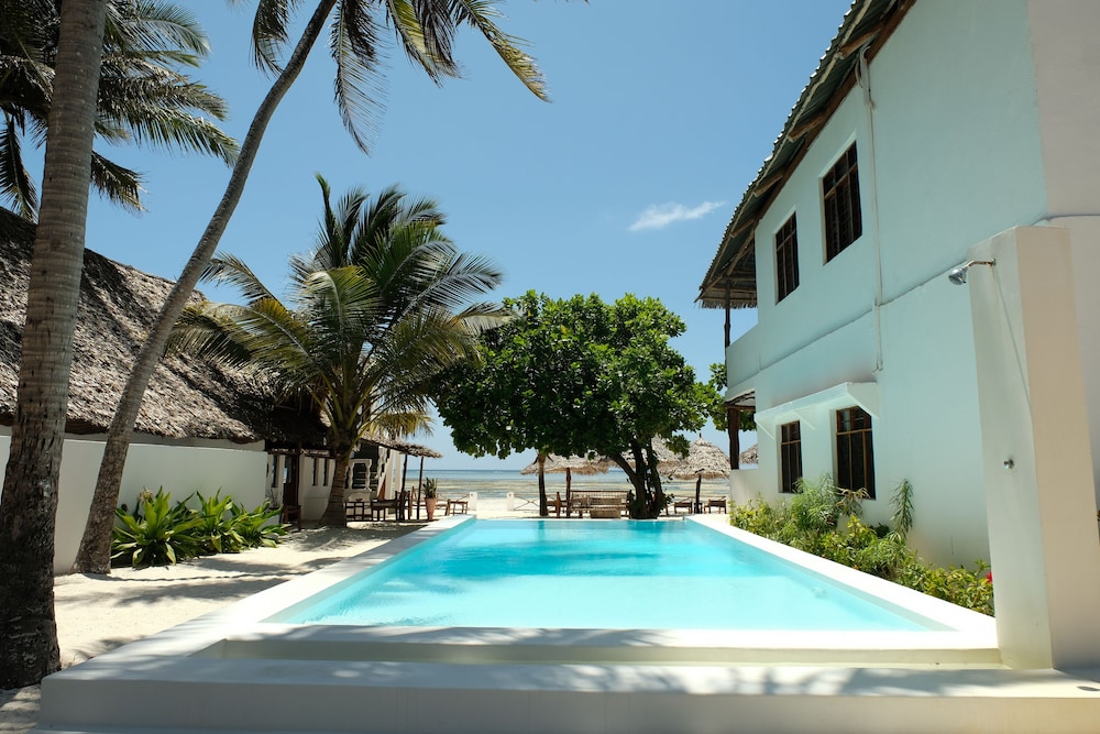 Makuti Beach Bungalows 40/65