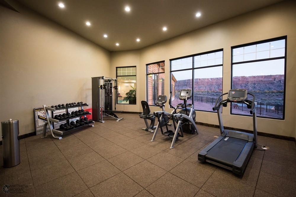 Desert Rose Resort & Cabins 16/25