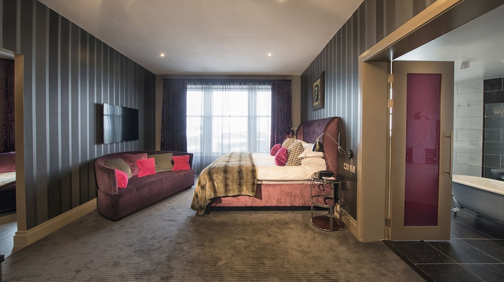 Malmaison Dundee 40/57