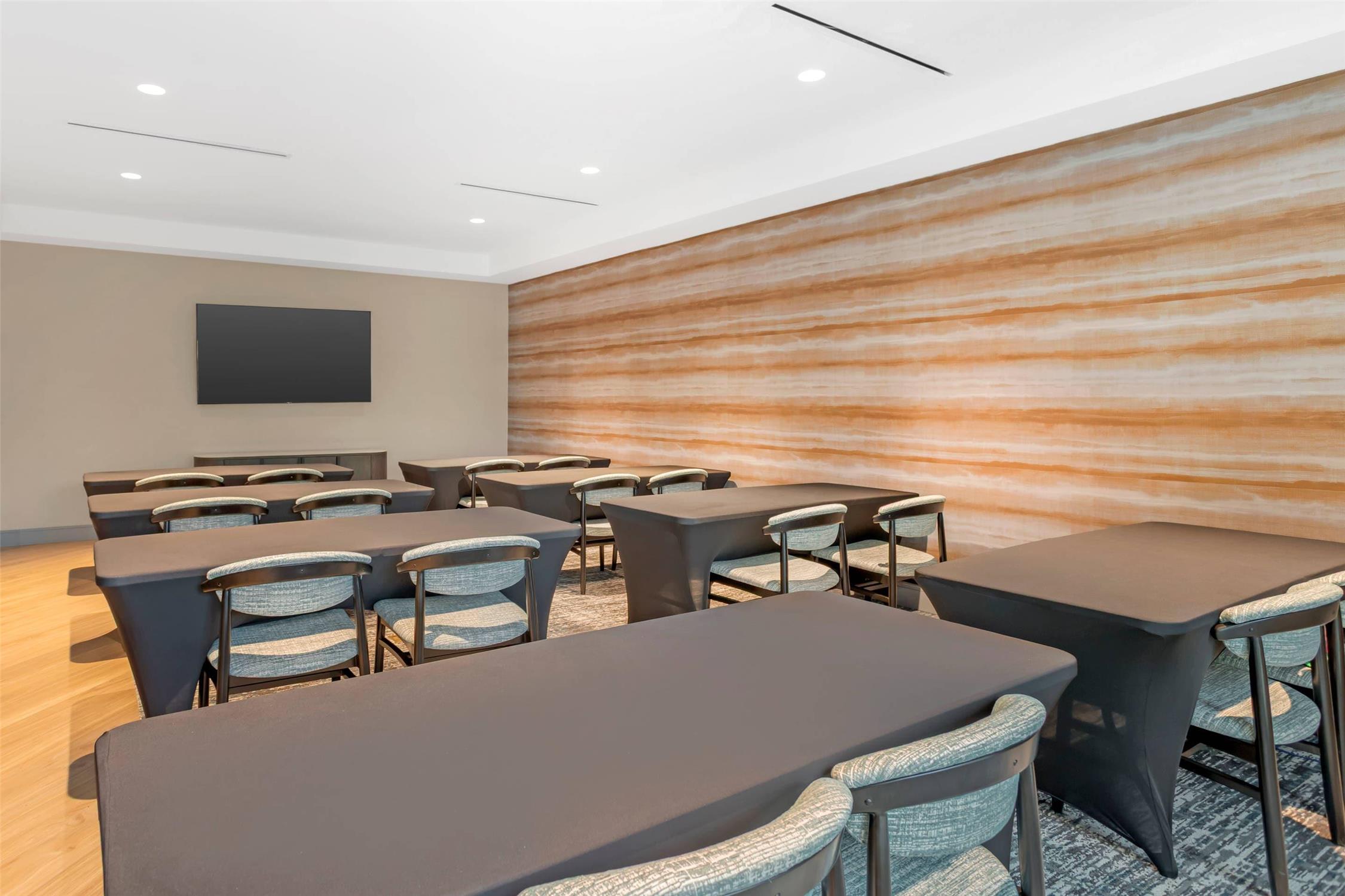 Cambria Hotel Fort Worth - Medical Center 34/39