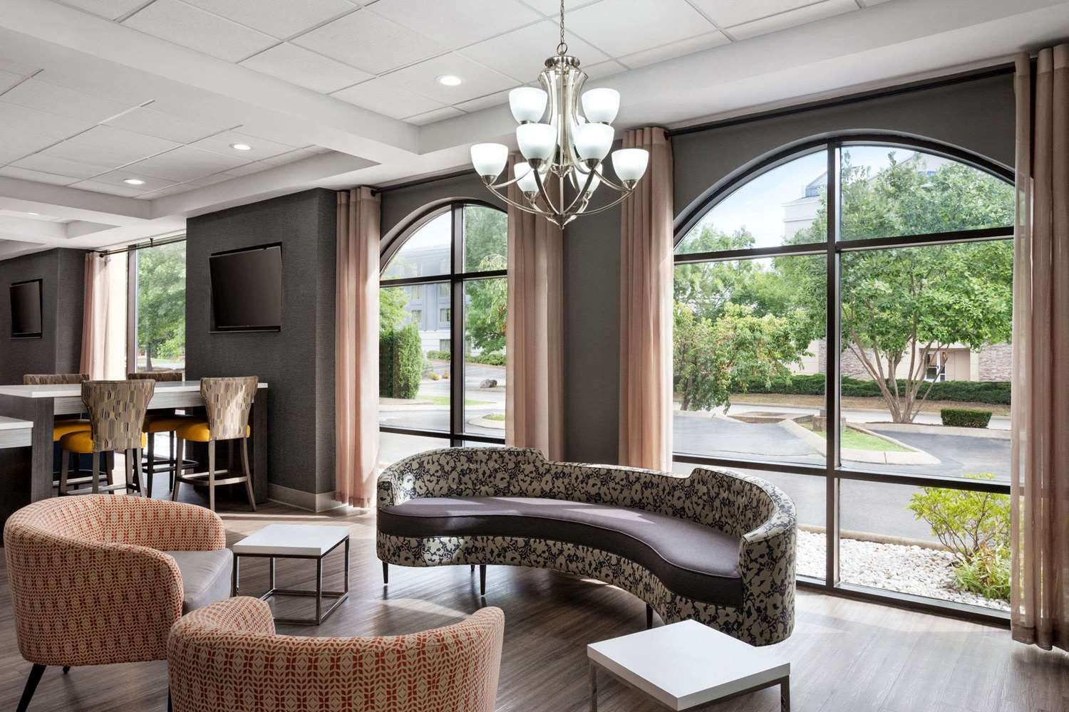 Days Inn & Suites by Wyndham Murfreesboro 11/19