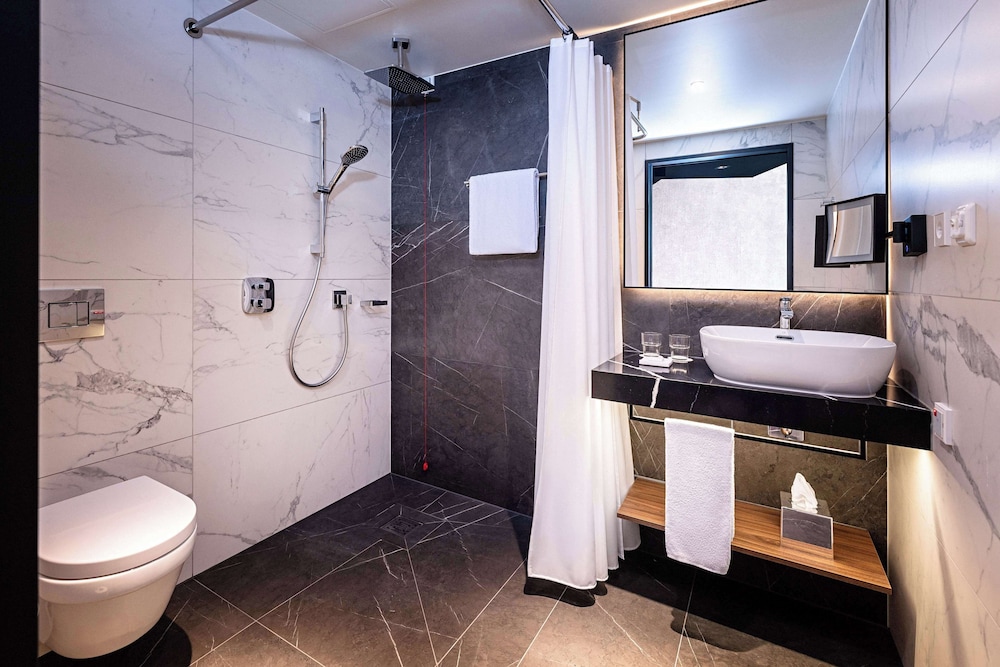 Radisson Blu Hotel at Porsche Design Tower Stuttgart 48/50