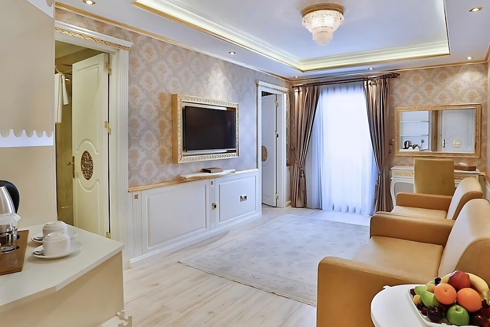 HOTEL EMIRHAN PALACE 46/67