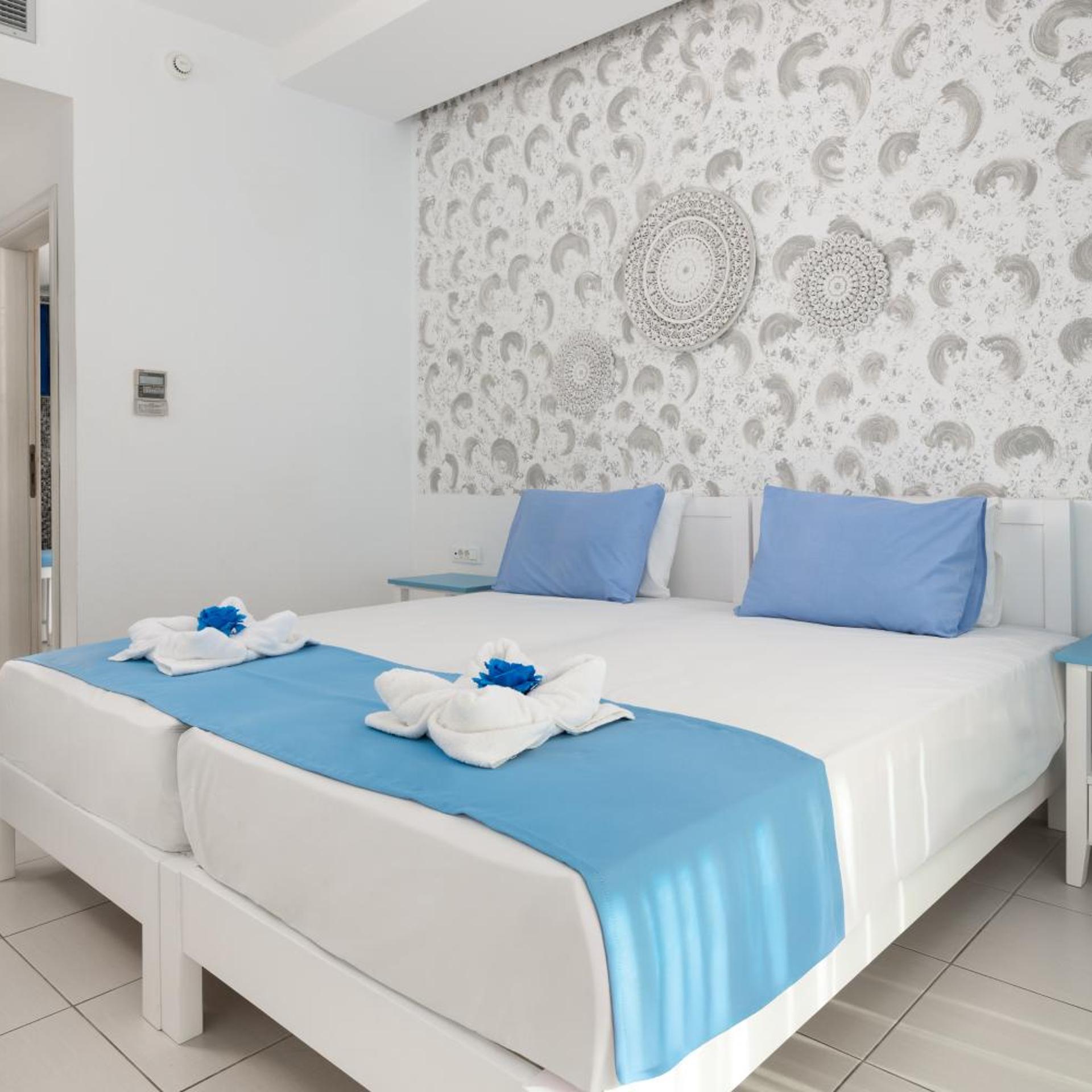 DOUBLE ROOM DELUXE