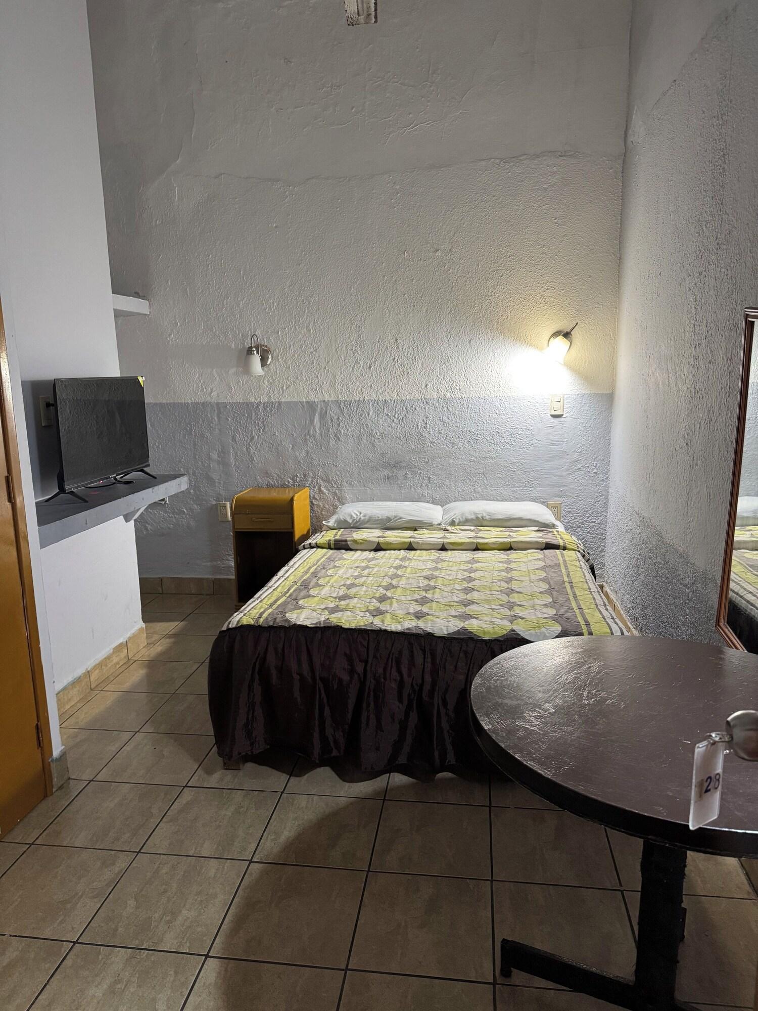 Morales Inn 25/31
