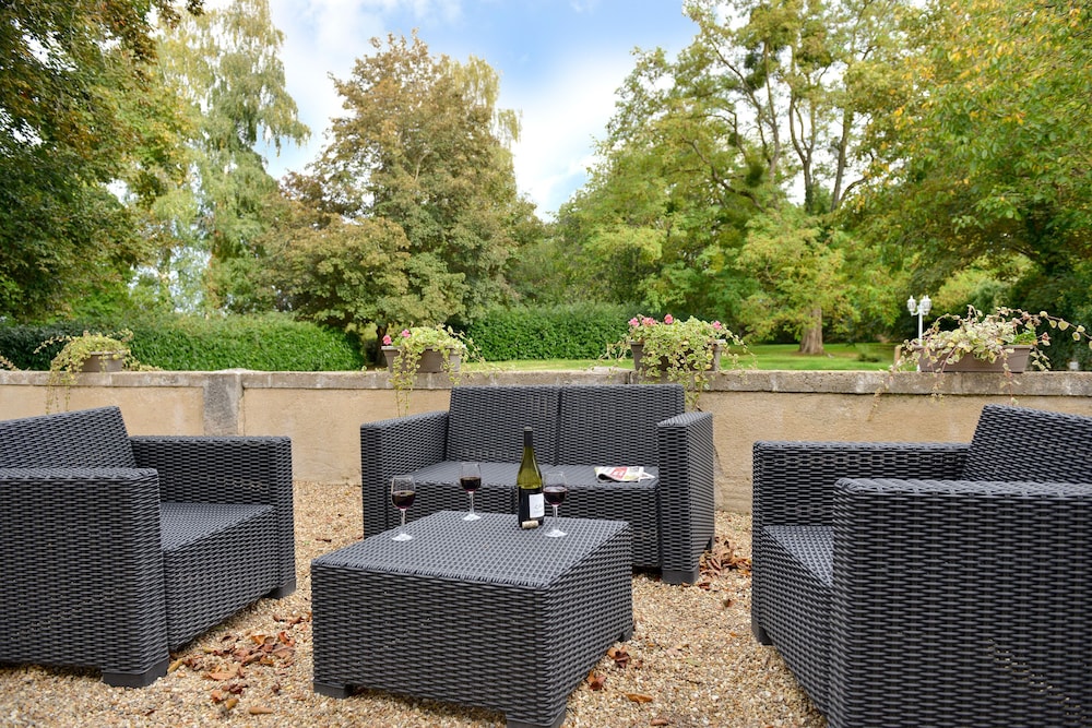 MANOIR DE LA GIRAUDIERE 33/42