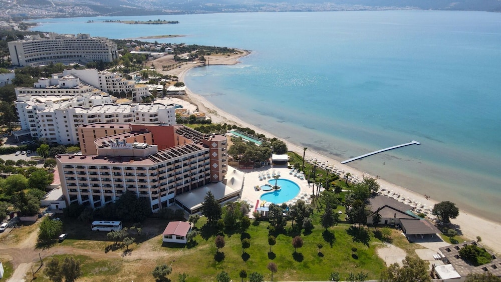 The Holiday Resort 51/54