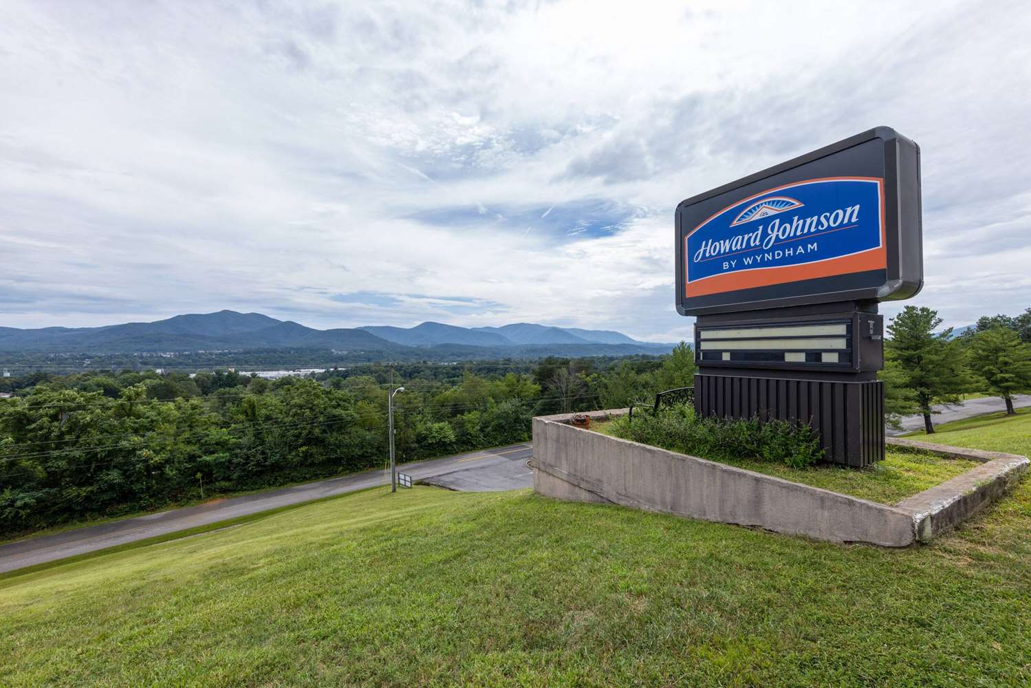 Howard Johnson by Wyndham Salem Hotel & Conference Center 27/30