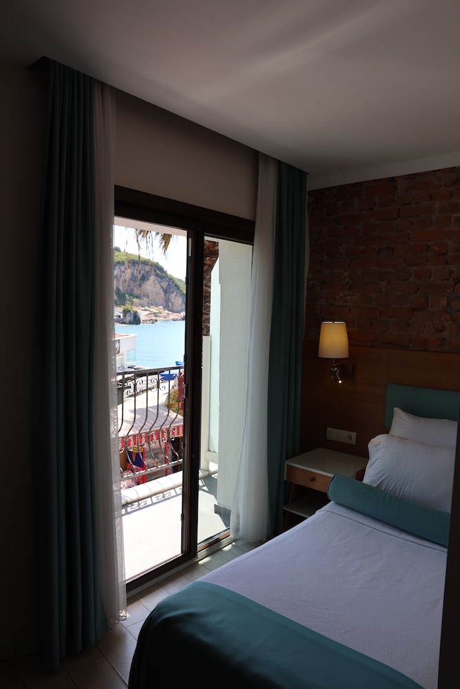 Sardinia Hotel 18/50