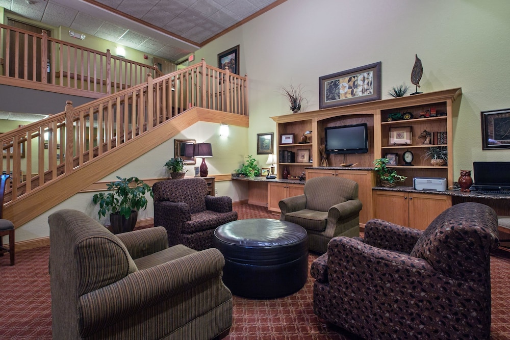 AmericInn by Wyndham Newton 34/48