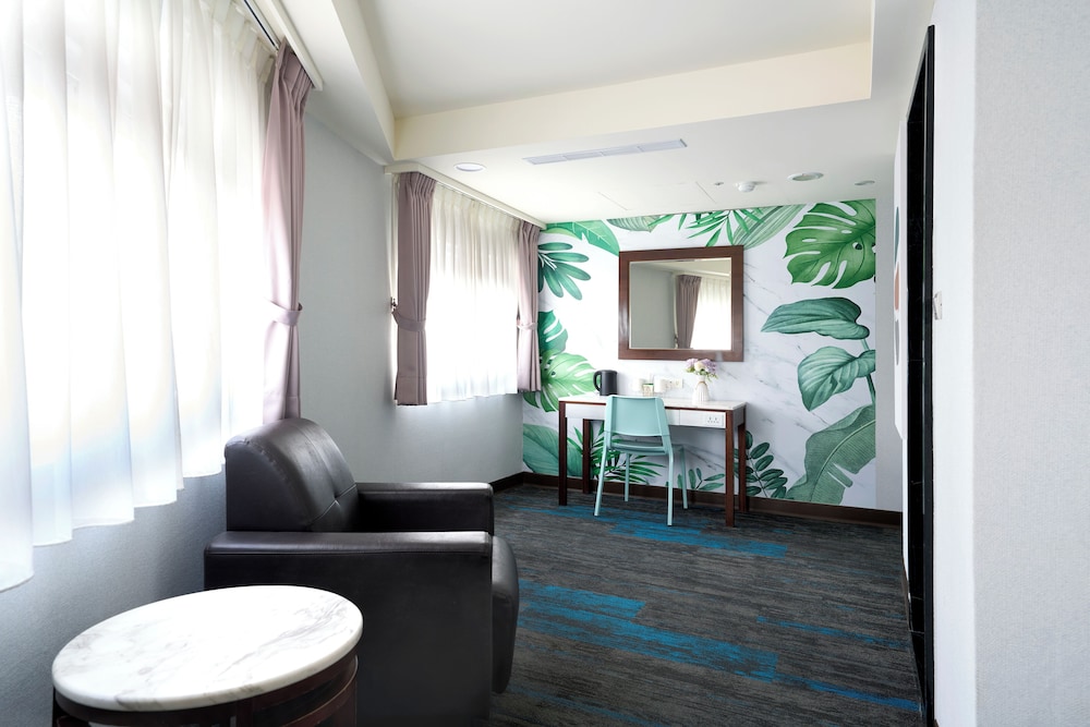 Ferrary Hotel 38/50