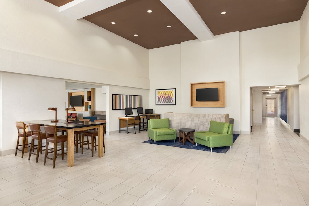 Holiday Inn Express Hotel & Suites Sarasota East - I-75 48/67