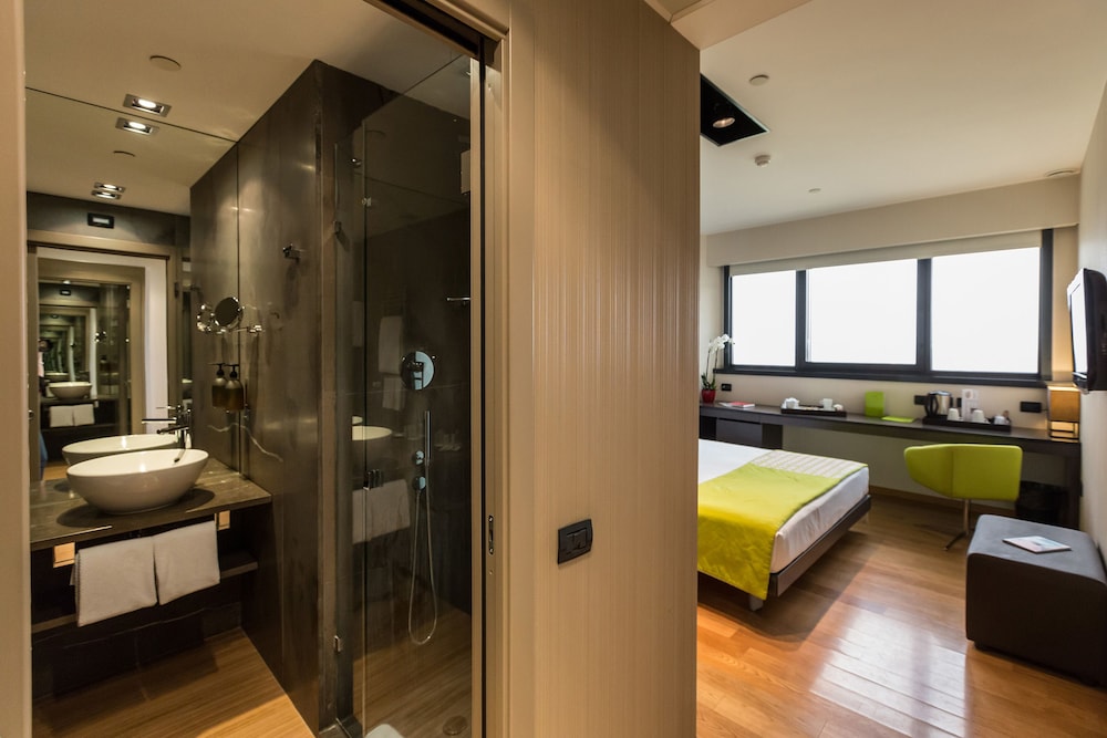 Best Western Plus The Hub Hotel 10/53