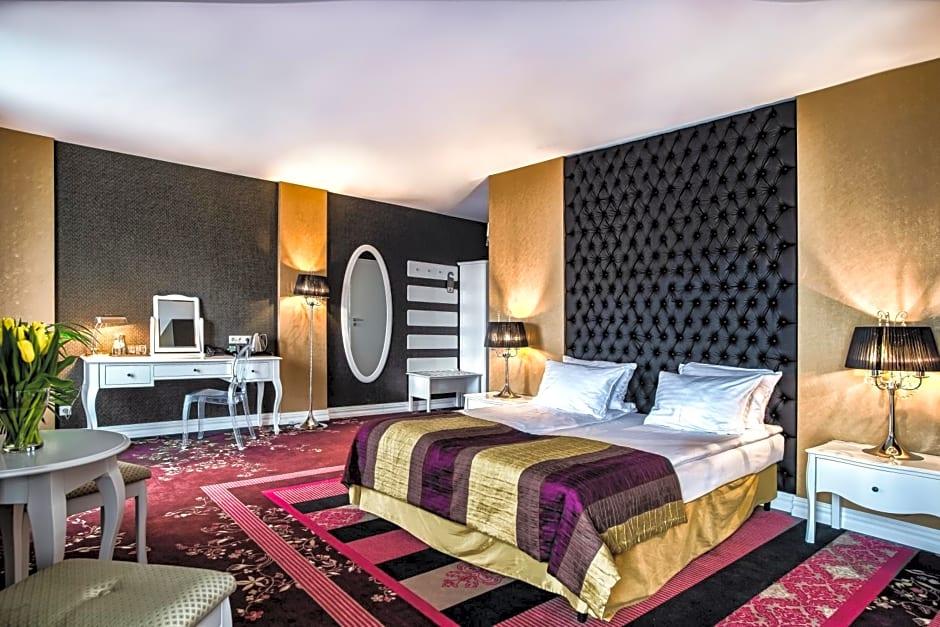 Lamberton Hotel 25/65