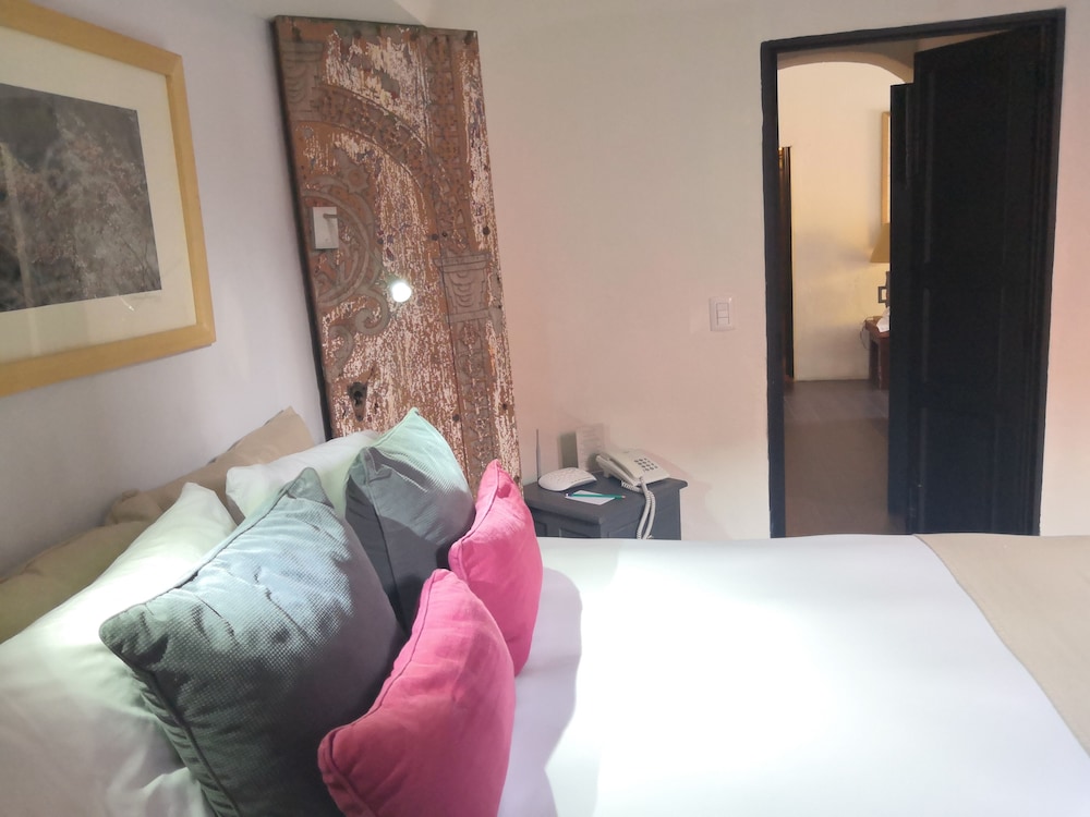 El Palomar Hotel 18/50