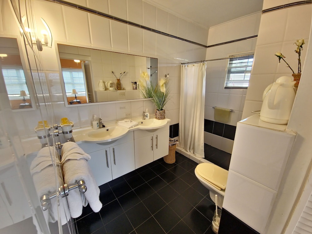 Adonai Hotel Boutique Bed And Breakfast 92/93