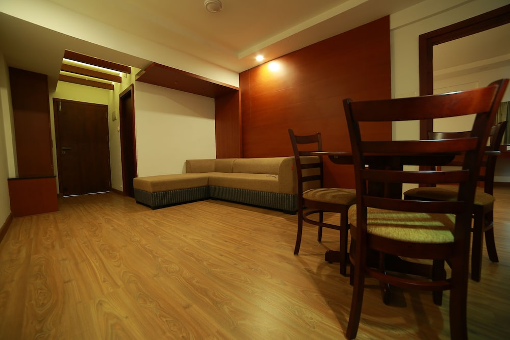 NAKSHATRA EMERALD INN GURUVAYUR 25/41