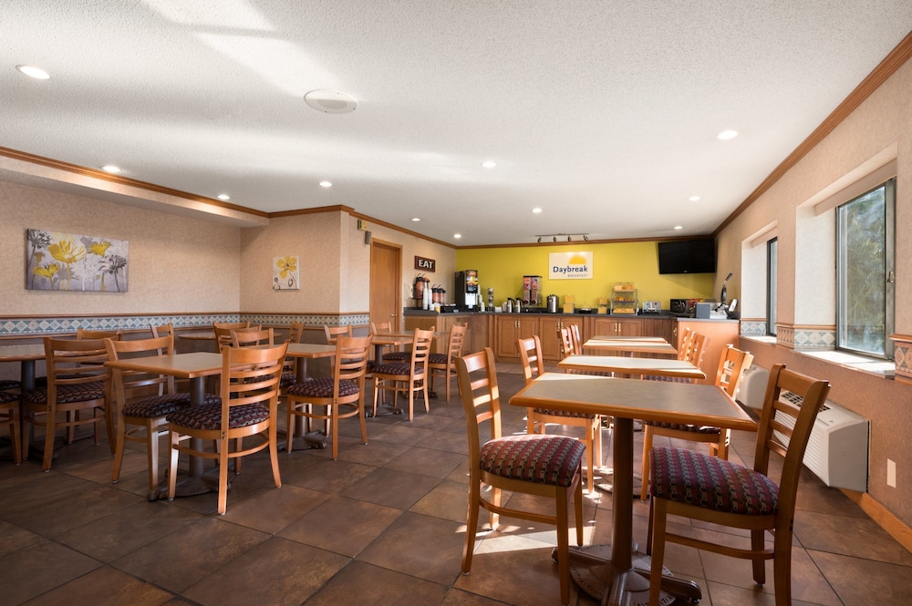 Days Inn & Suites By Wyndham Kansas City South 30/43