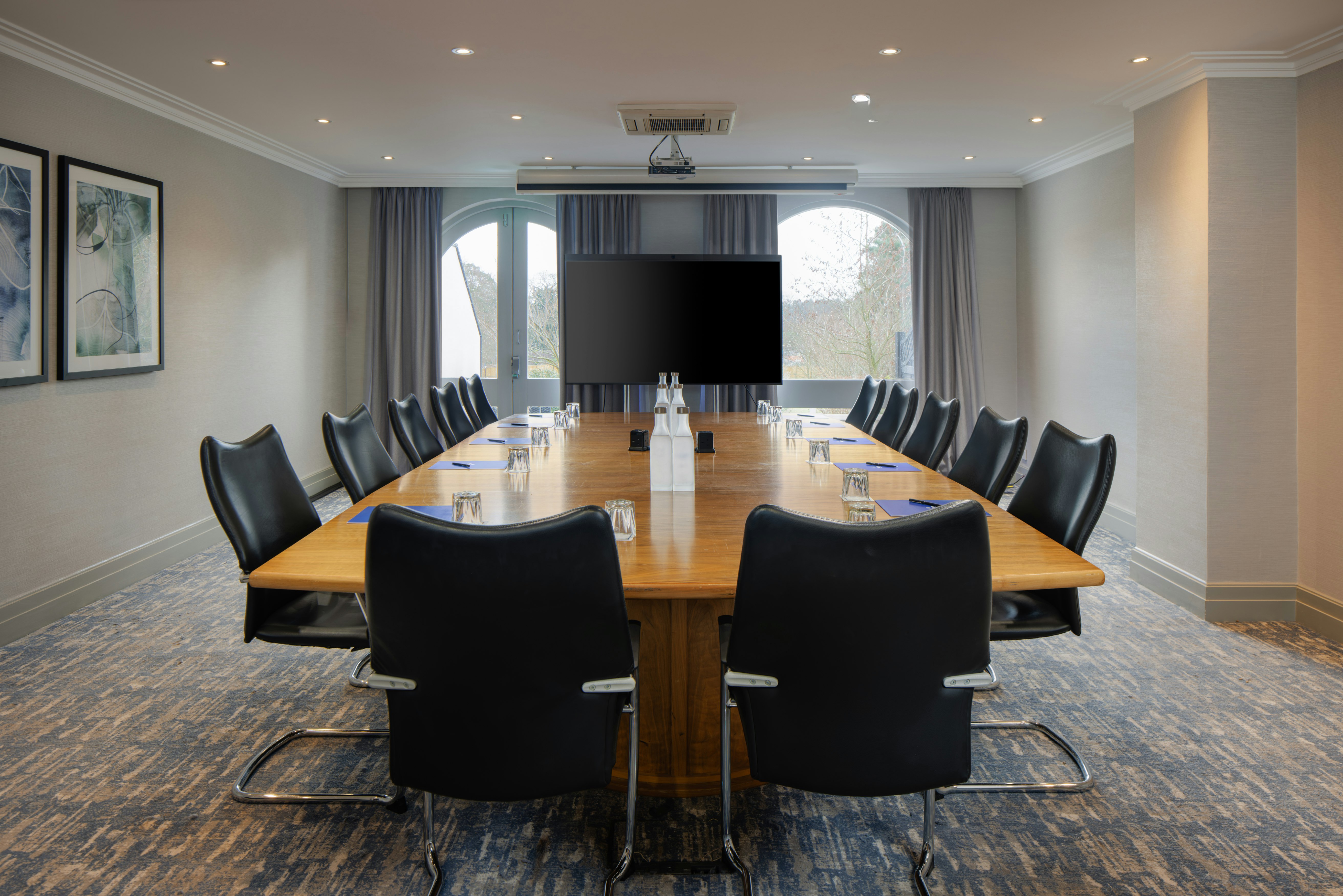Hilton Cobham 36/50