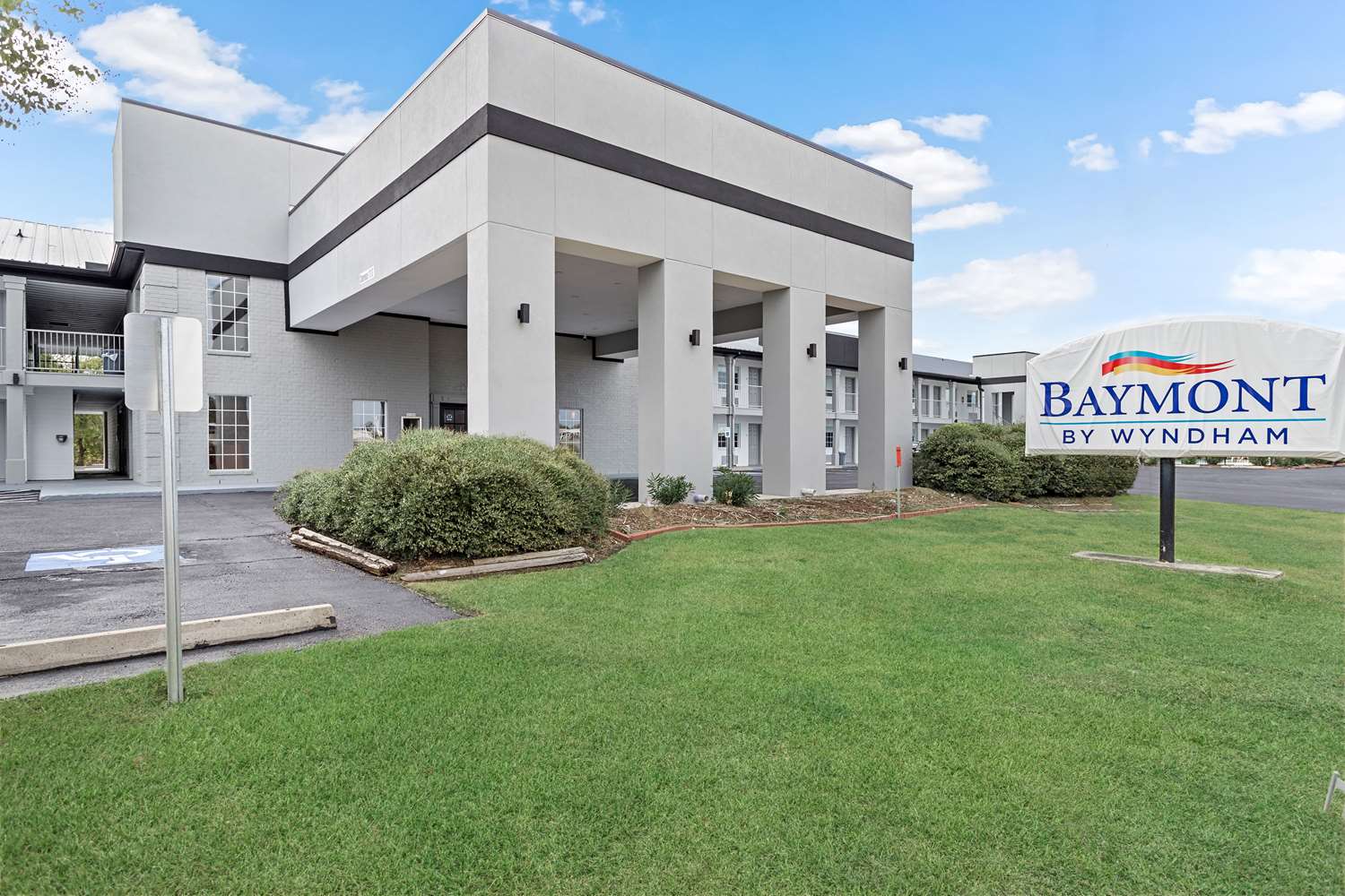 Baymont by Wyndham Beaumont 23/35