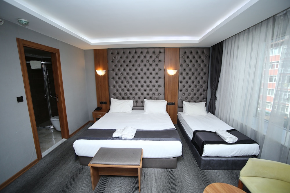 Grand Silay Hotel 17/50