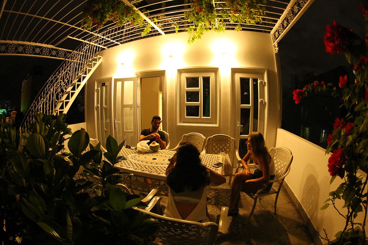Full House Hostel 83/98