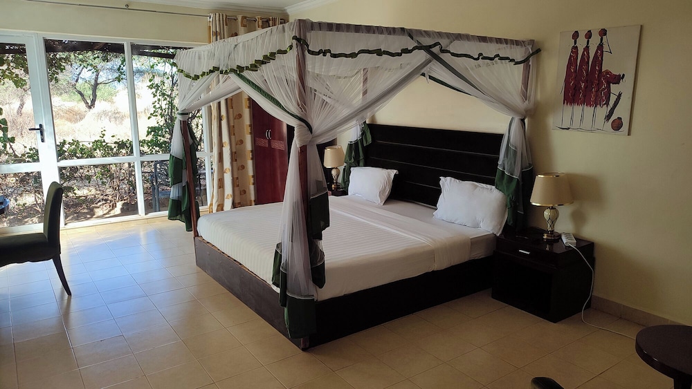 AA Lodge Amboseli 10/50