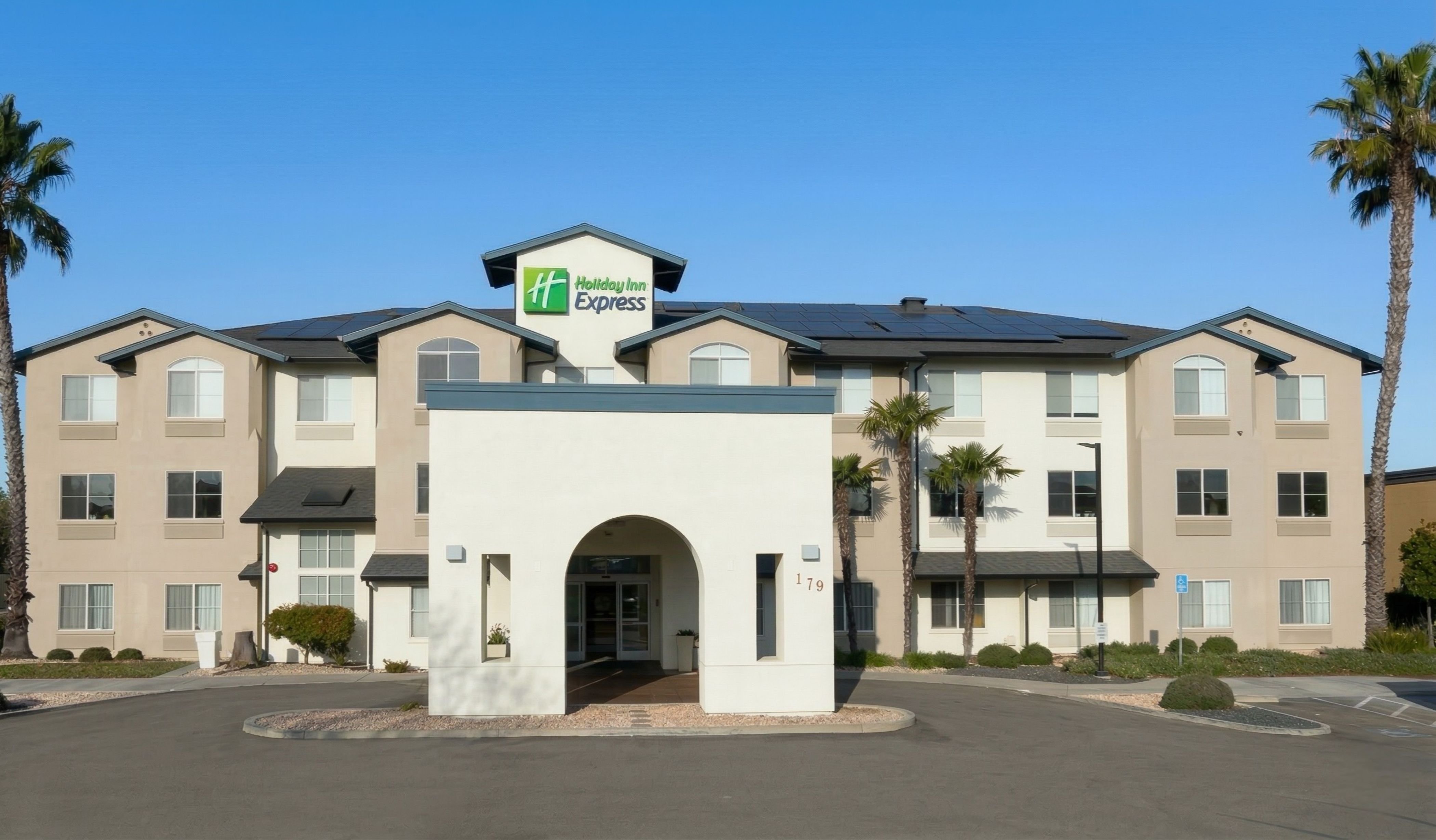 Holiday Inn Express Hotel and Suites Manteca City Center 7/76