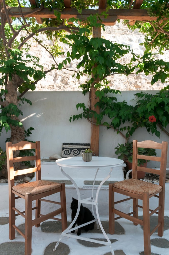 Andriani's Guest House 30/50