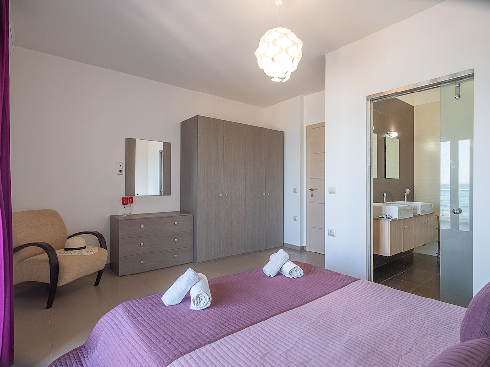 Villa Almyra 5/36