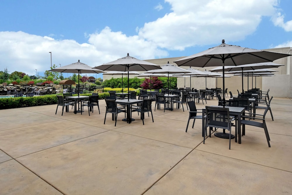 DoubleTree by Hilton Hotel Pleasanton at the Club 46/70