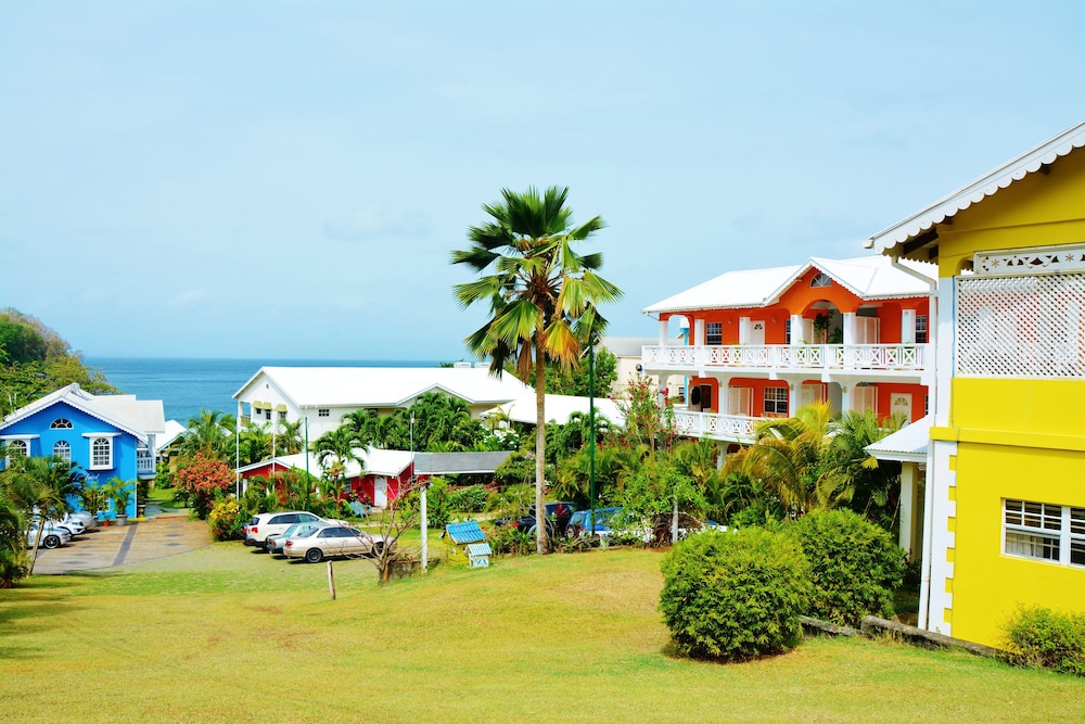 Beachcombers Hotel 70/77
