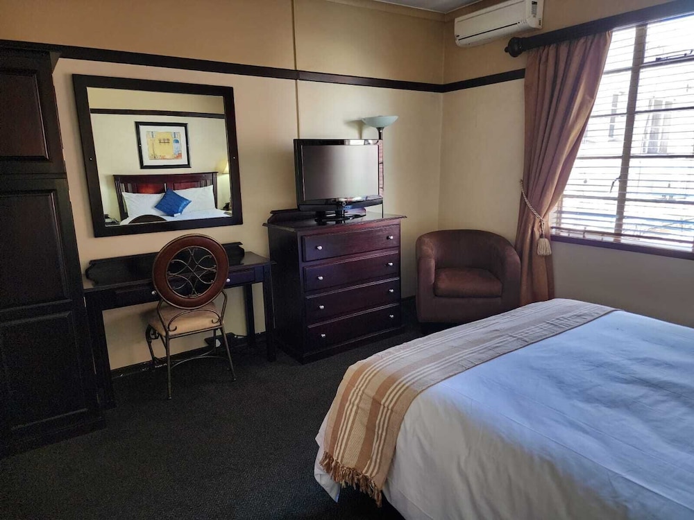 Royal Hotel Ladysmith 13/41