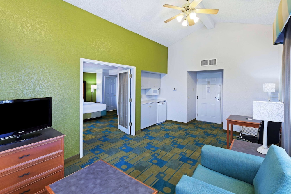 Travelodge by Wyndham Amarillo West Medical Center 20/30