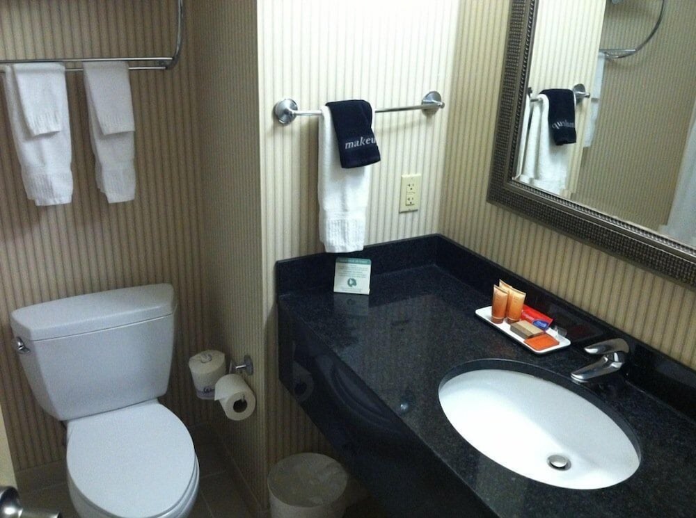 Salem Waterfront Hotel and Suites 14/45