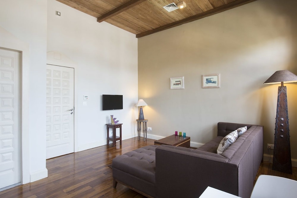 Olma Colonial Suites 33/66