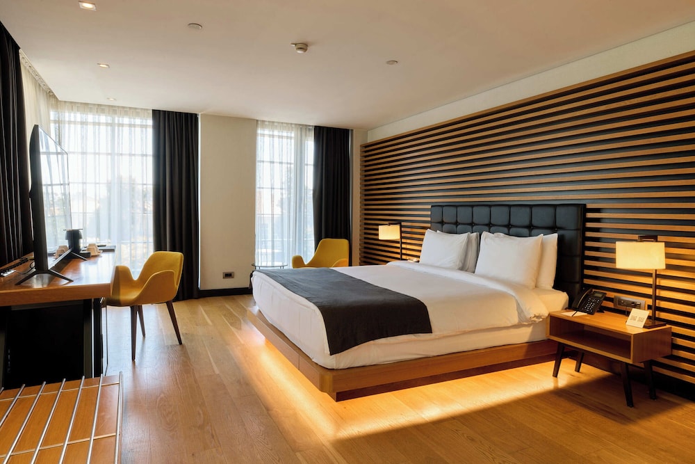 METROPOLITAN HOTELS BOSPHORUS 21/75
