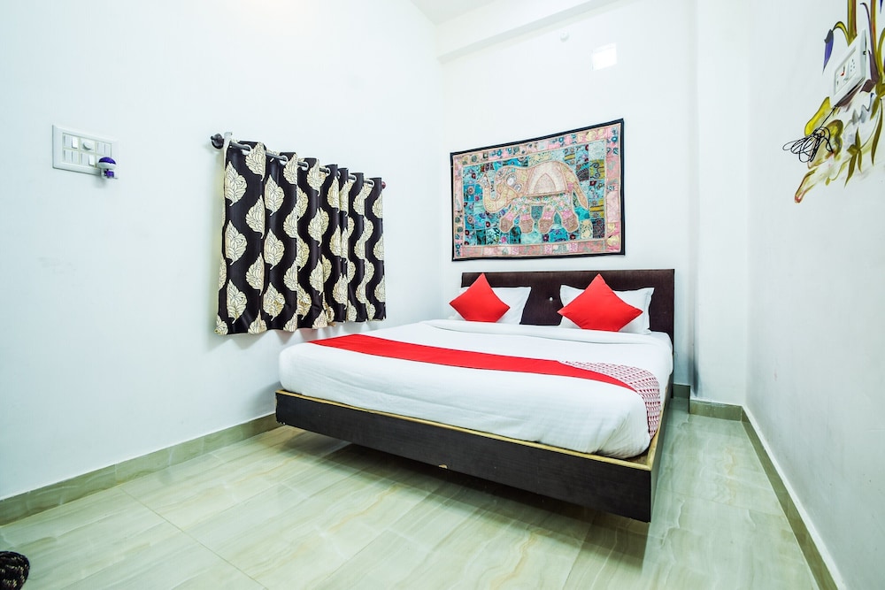 Oyo 10682 Hotel Blue Lotus 7/17