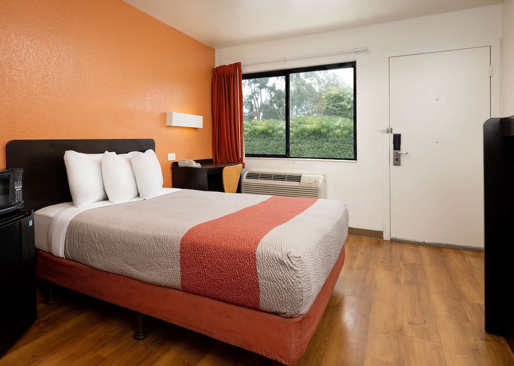Motel6 Camarillo, CA 25/71