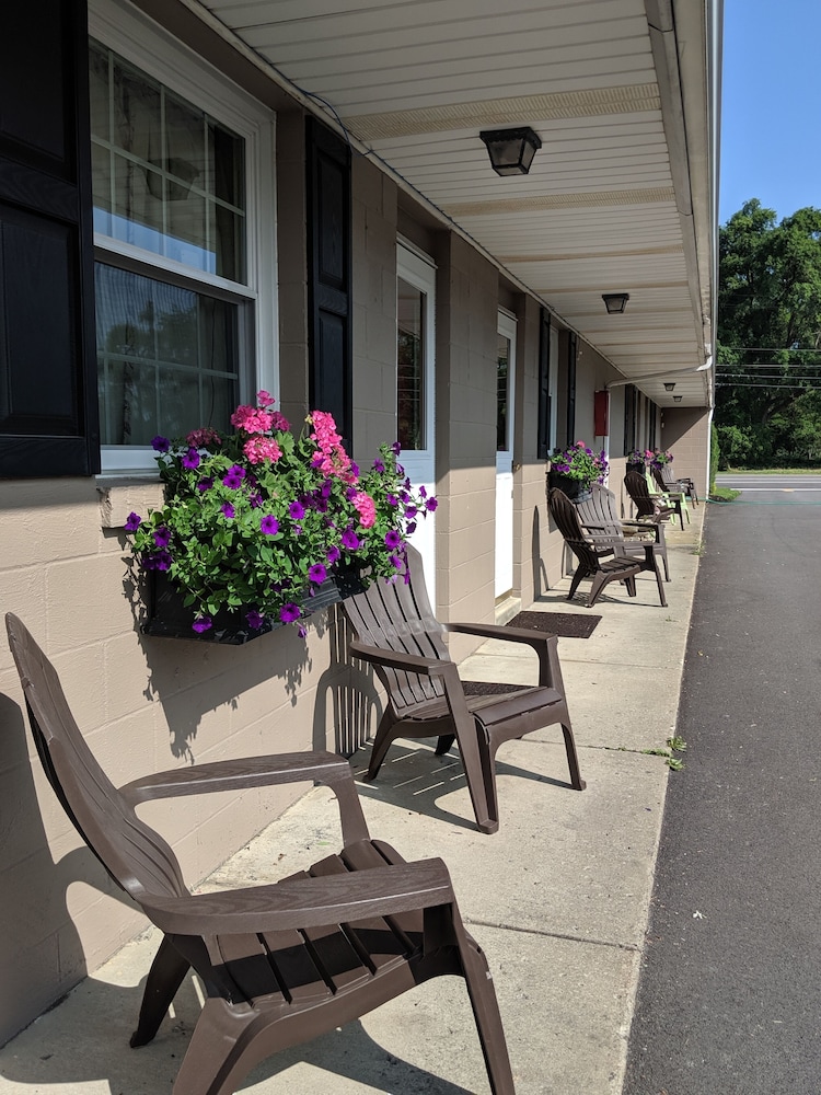 Clarence Inn 52/59