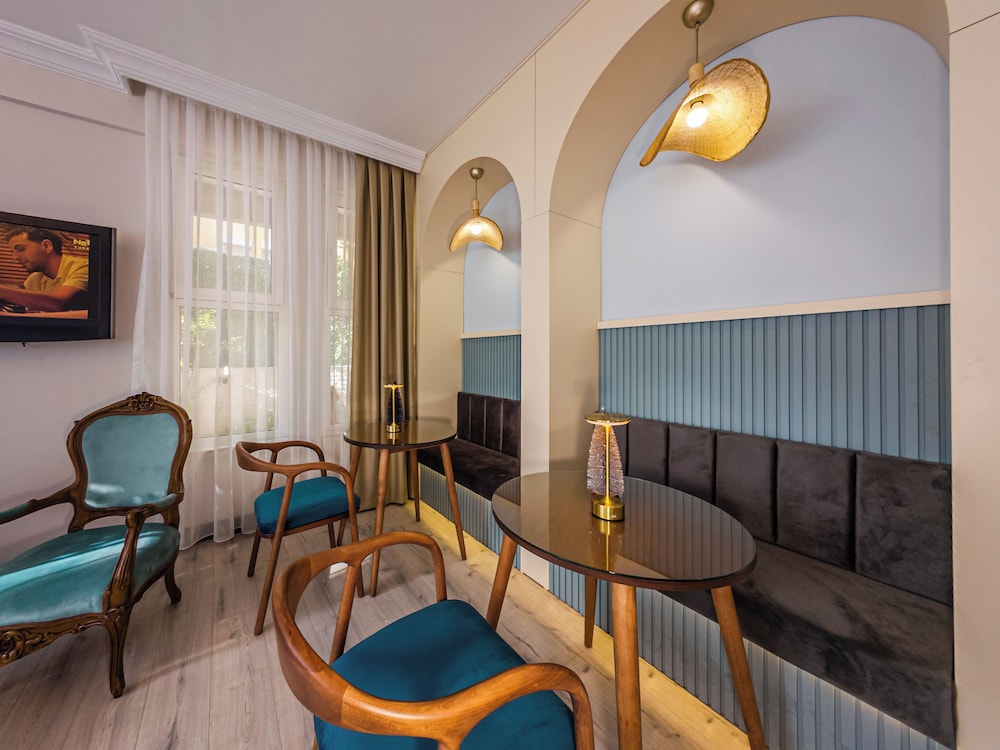 Triana Hotel 48/65