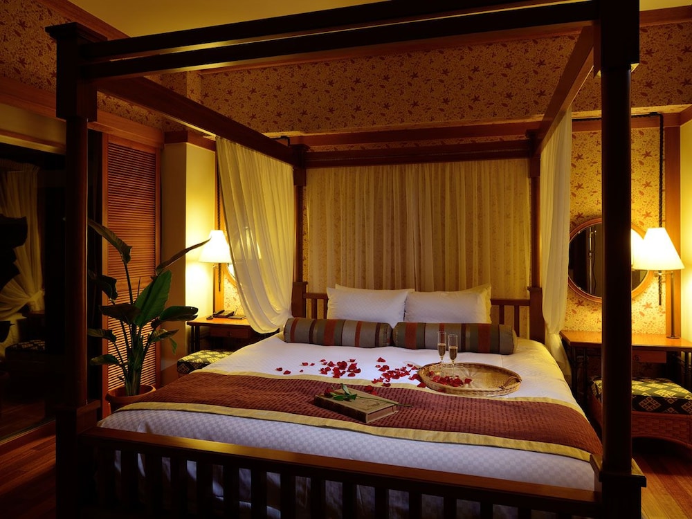 Royal, Premium, Suite, King Bed, Ocean View, Hot Tub