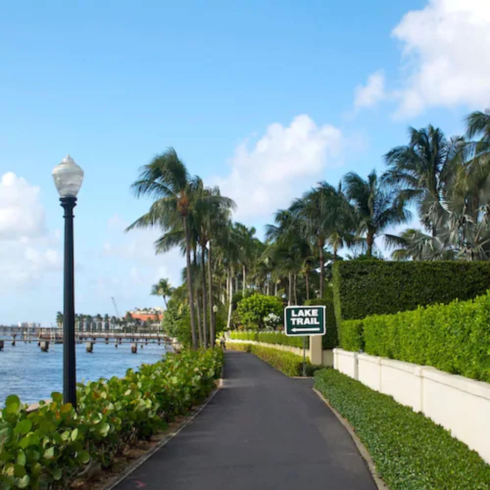 Palm Beach Historic Inn 48/50
