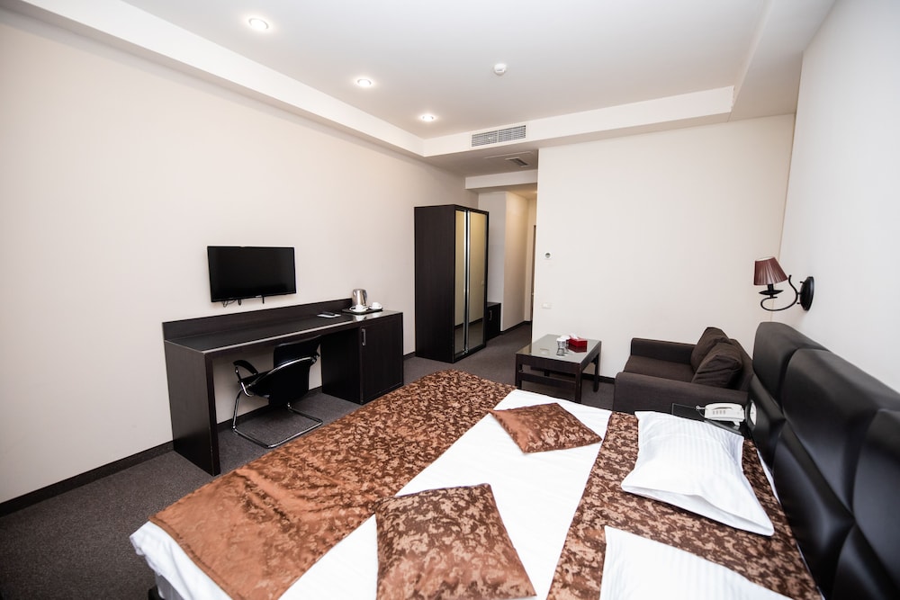 DIAMOND HOUSE HOTEL 32/42