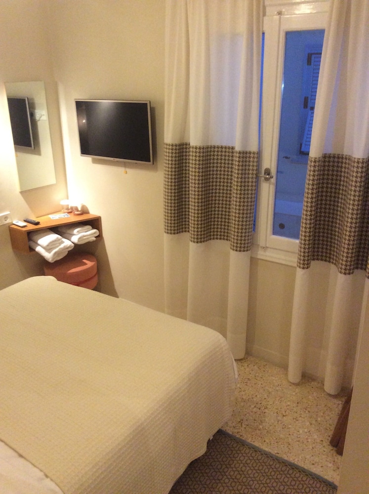 Athena Hotel 14/64