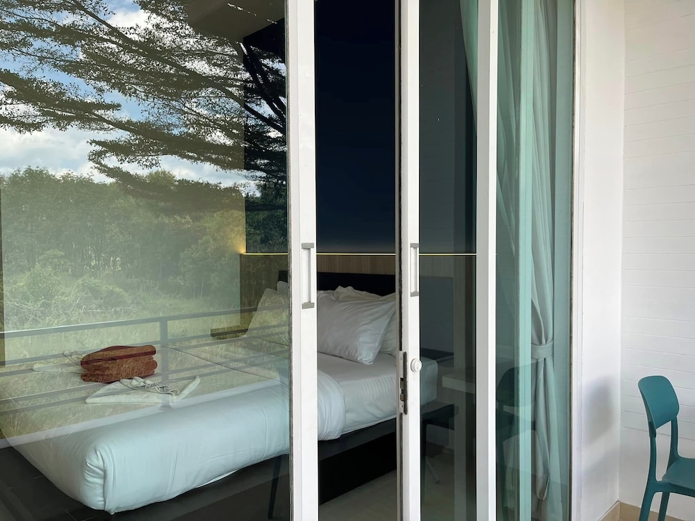 Suite, Queen Bed, Pool Access، Lanta Sport Resort 5/9