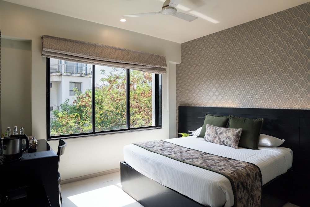 AR Suites Fontana Bay 8/39