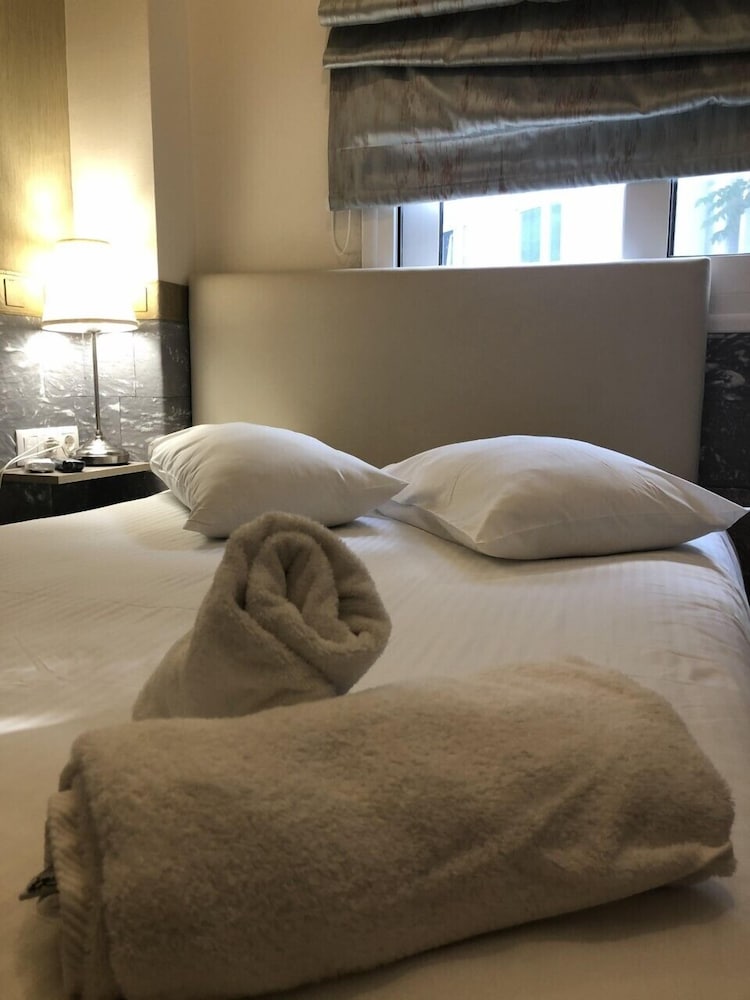 Phidias Hotel 30/69