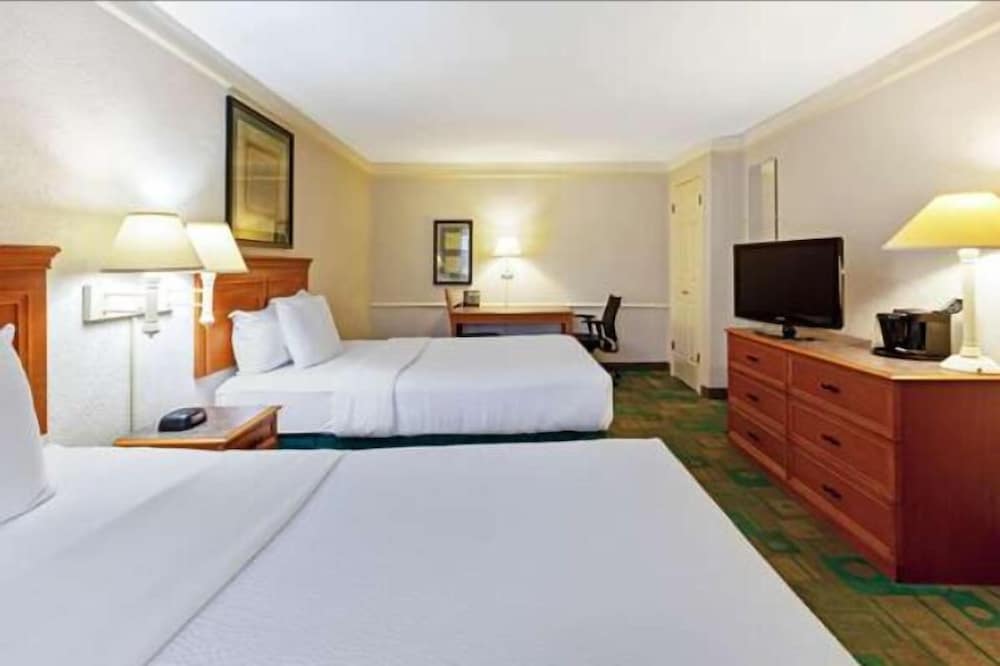 Rodeway Inn College Station, TX 10/37